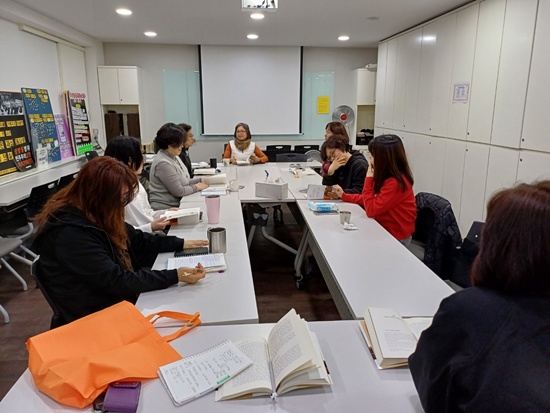 4.7 독서토론 크기조절.jpg